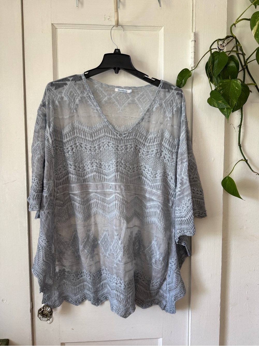 Blue island size XL Light Gray Sheer Lace Tunic Top with V-Neck